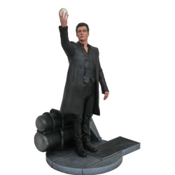 The man in black figura 25